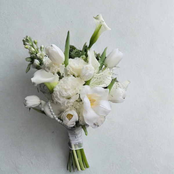011 - Bó hoa cưới Tulip & Hoa phăng tone trắng