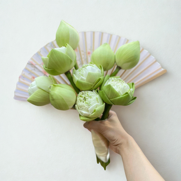 009- Bó hoa sen trắng - Vẻ đẹp truyền thống đầy thiền tịnh