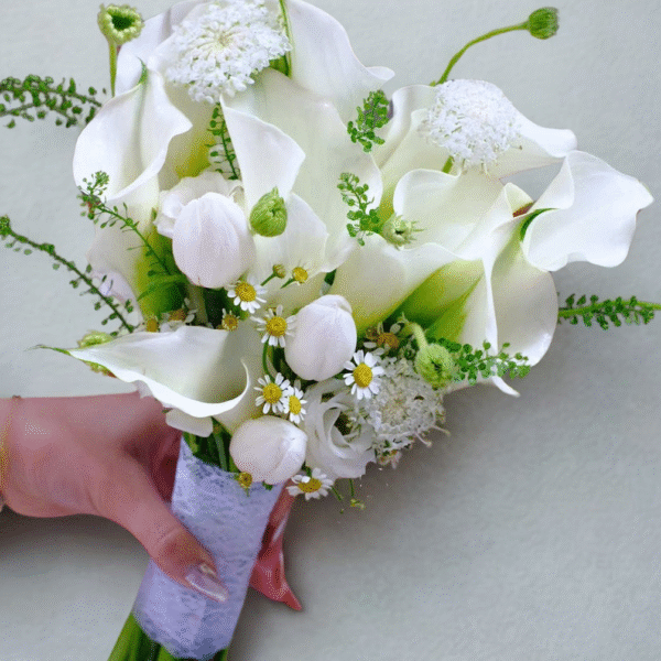 017- Bó hoa cưới Calla Lilly & Tulip trắng