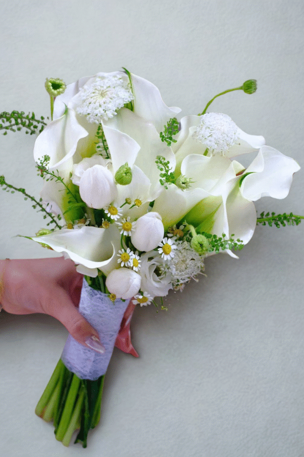 017- Bó hoa cưới Calla Lilly & Tulip trắng
