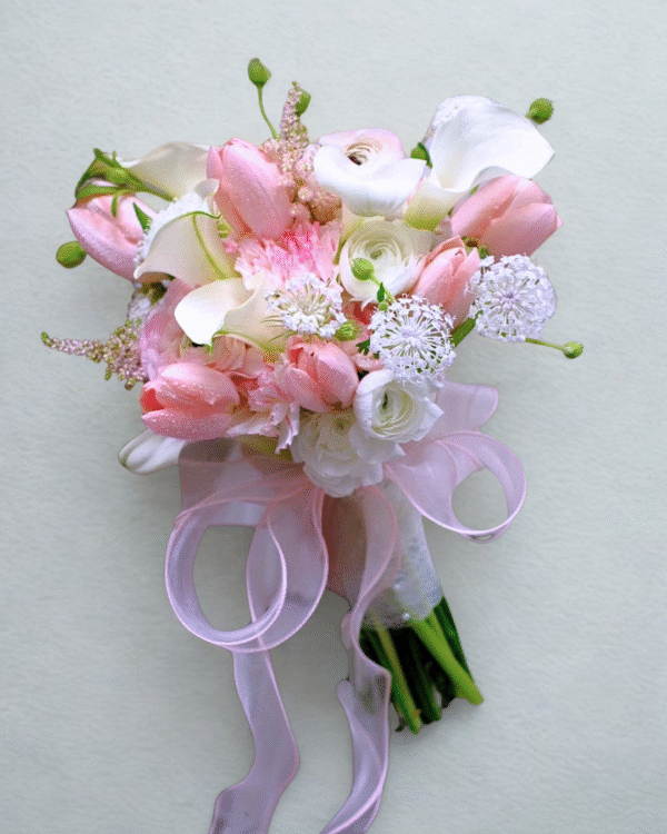 003- Bó hoa cưới tulip hồng, calla lily và mao lương trắng