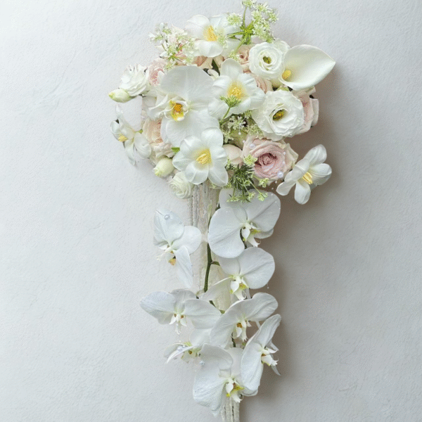 005 - Bó hoa cưới lan hồ điệp, Tulip và hoa hồng