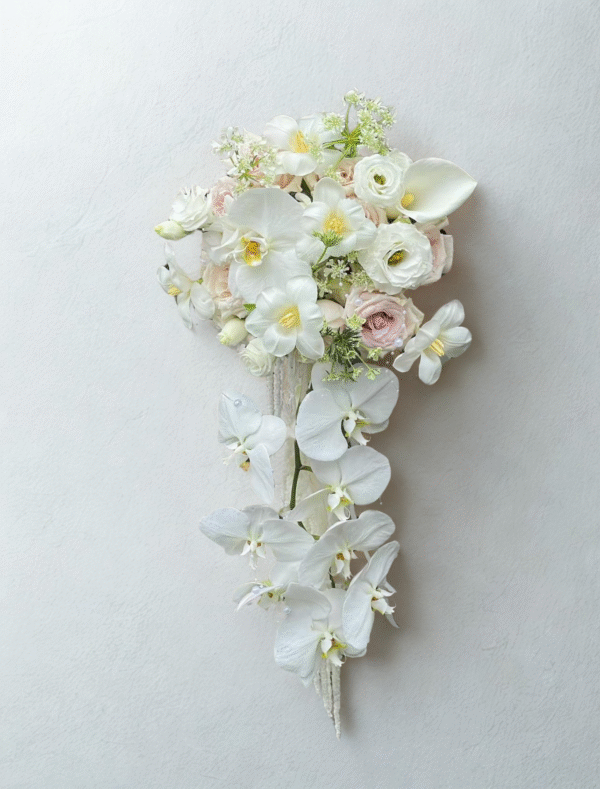 005 - Bó hoa cưới lan hồ điệp, Tulip và hoa hồng