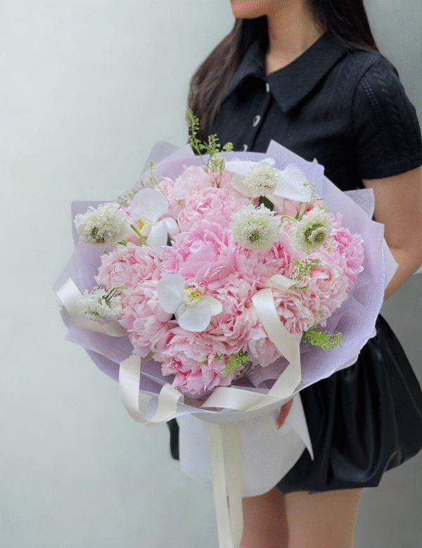 B016 - Bó Hoa Mẫu Đơn – Lan Trắng – Scabiosa