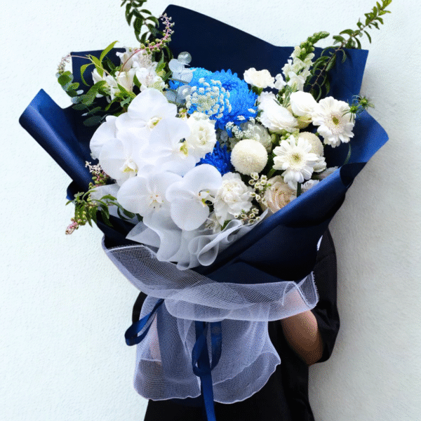 B005 - Bó hoa Lan Hồ Điệp & Cúc tone xanh trắng