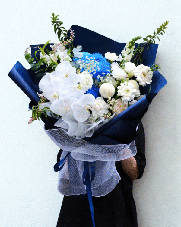 B005 - Bó hoa Lan Hồ Điệp & Cúc tone xanh trắng