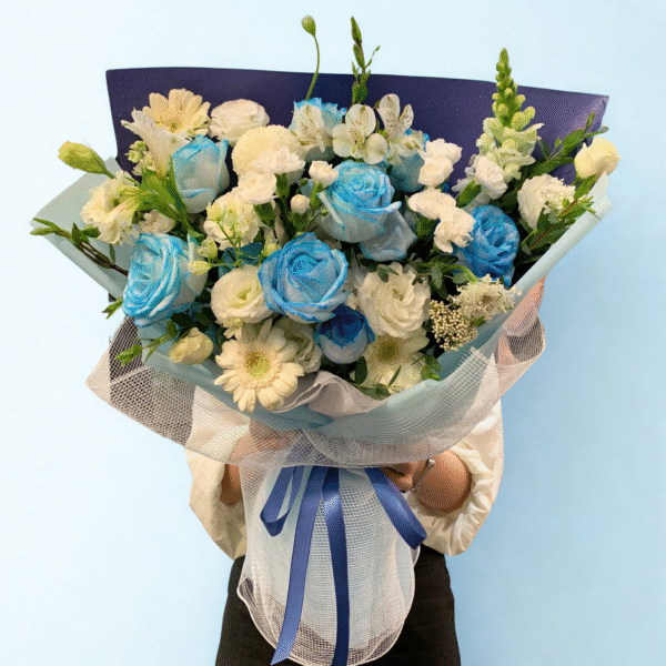 B018 - Bó hoa hồng tone trắng xanh