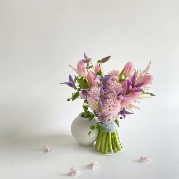 031- Bó hoa cưới Tulip & Dạ lan hương tone hồng tím