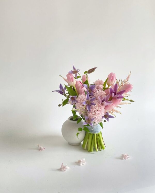 031- Bó hoa cưới Tulip & Dạ lan hương tone hồng tím