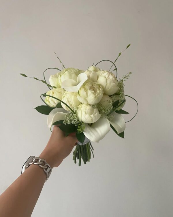 045 - Bó hoa cưới Peony & Calla Lilly tone trắng