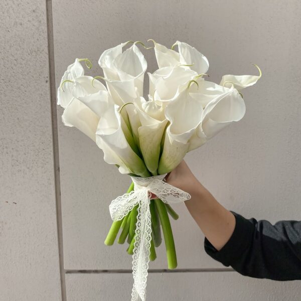 026 - Bó hoa Calla Lily trắng