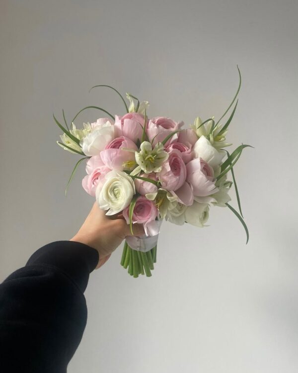 044 - Bó hoa cưới Mao lương tone trắng hồng pastel