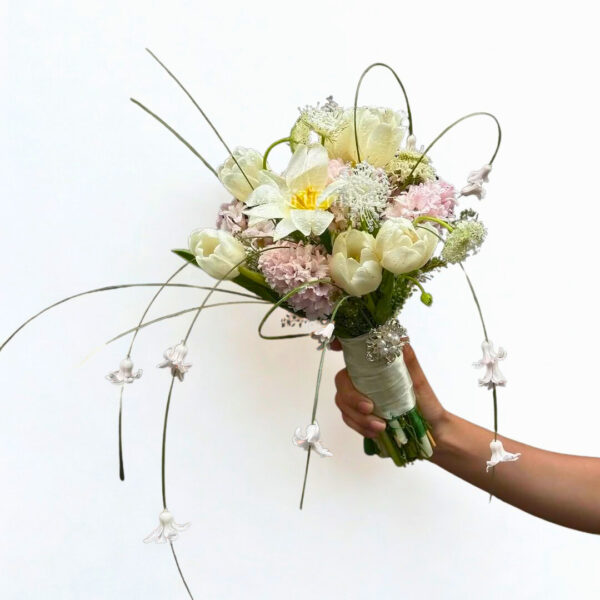 032 - Bó hoa cưới Dạ Lan hương & Tulip tone trắng hồng pastel